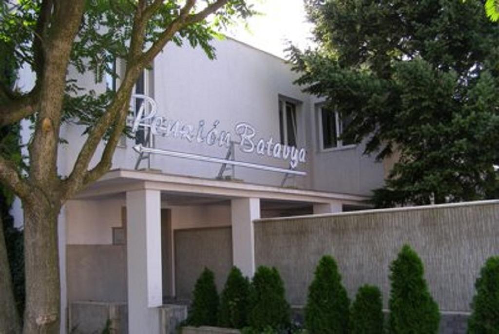 Batavya Penzion Topolcany Exterior foto